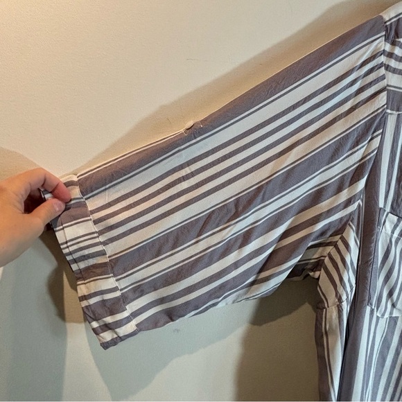 TORRID HARPER Sz 4 (vanity) Blouse Tab Sleeves Stripes Patch Pockets V-Neck - Picture 4 of 8